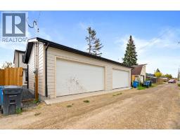 4pc Bathroom - 8313 47 Avenue Nw, Calgary, AB T3B1Z6 Photo 7