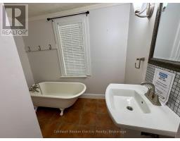 21 Sussex Street N, Kawartha Lakes, ON K9V4H3 Photo 11