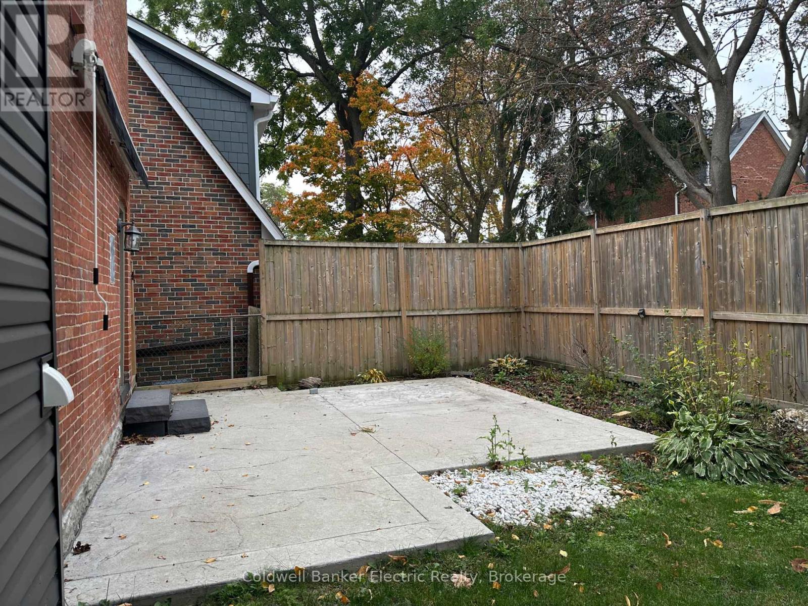 21 Sussex Street North, Kawartha Lakes, ON photo 17