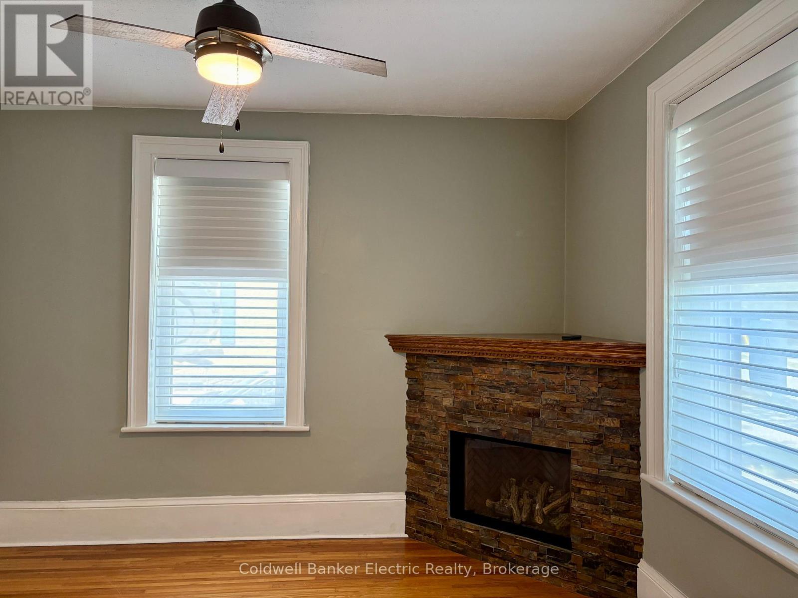 21 Sussex Street North, Kawartha Lakes, ON photo 3