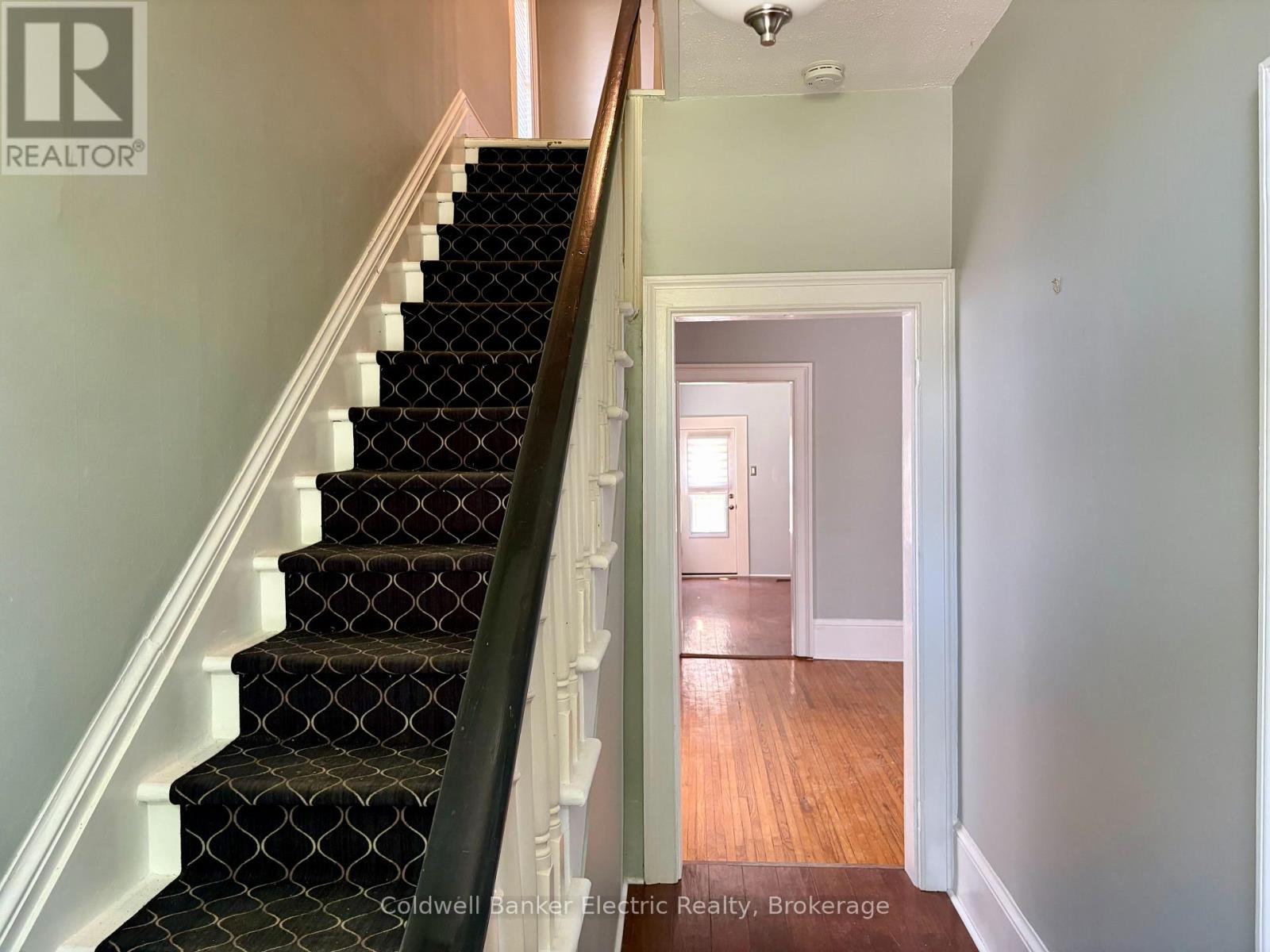 21 Sussex Street North, Kawartha Lakes, ON photo 4
