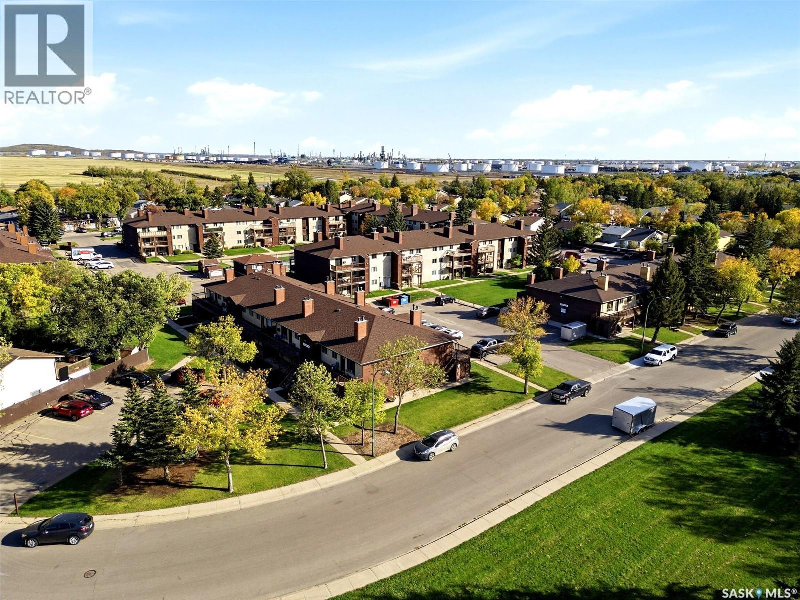 #205 55 Alport CRESCENT - 34