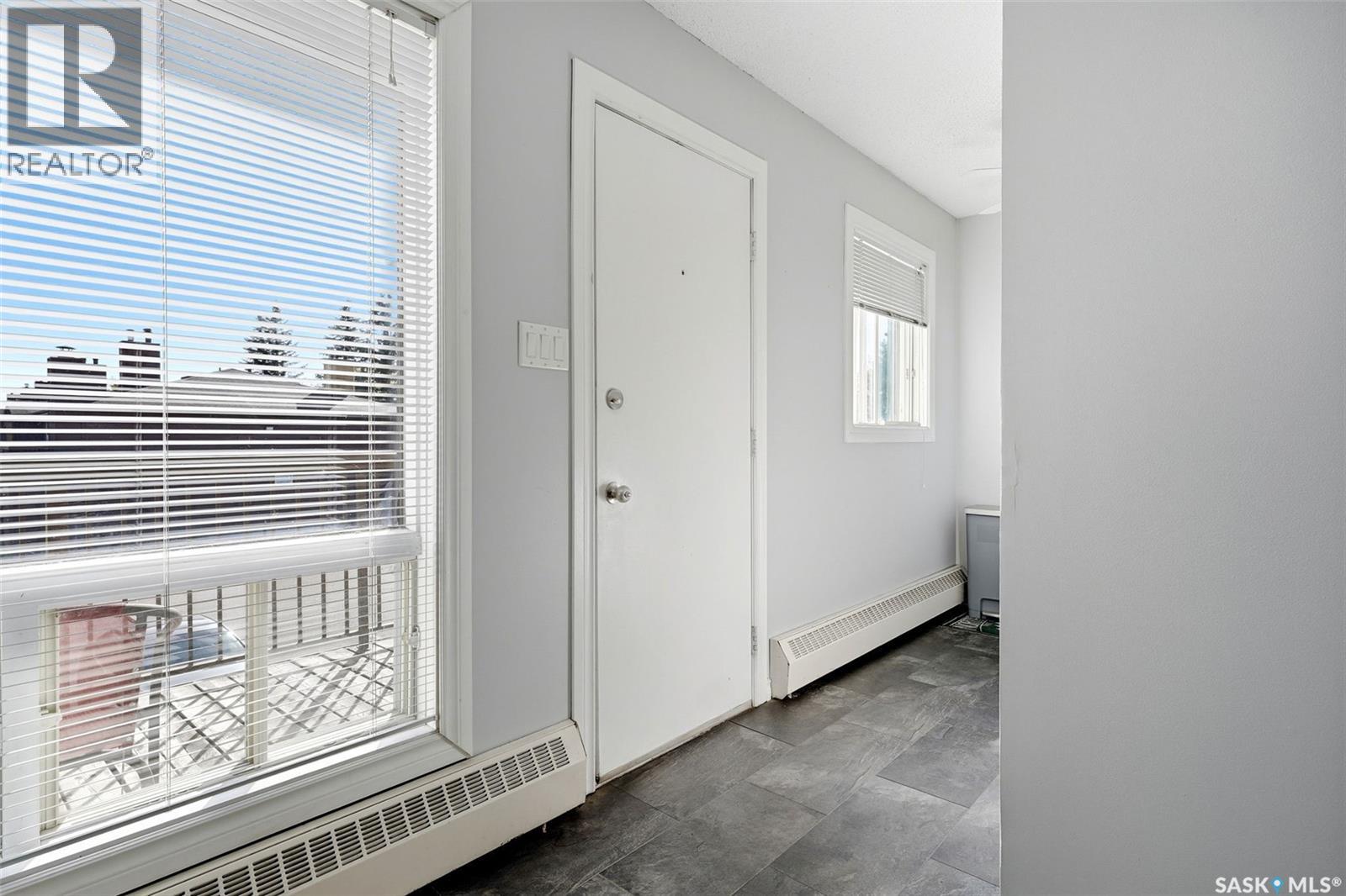 #205 55 Alport CRESCENT - 4