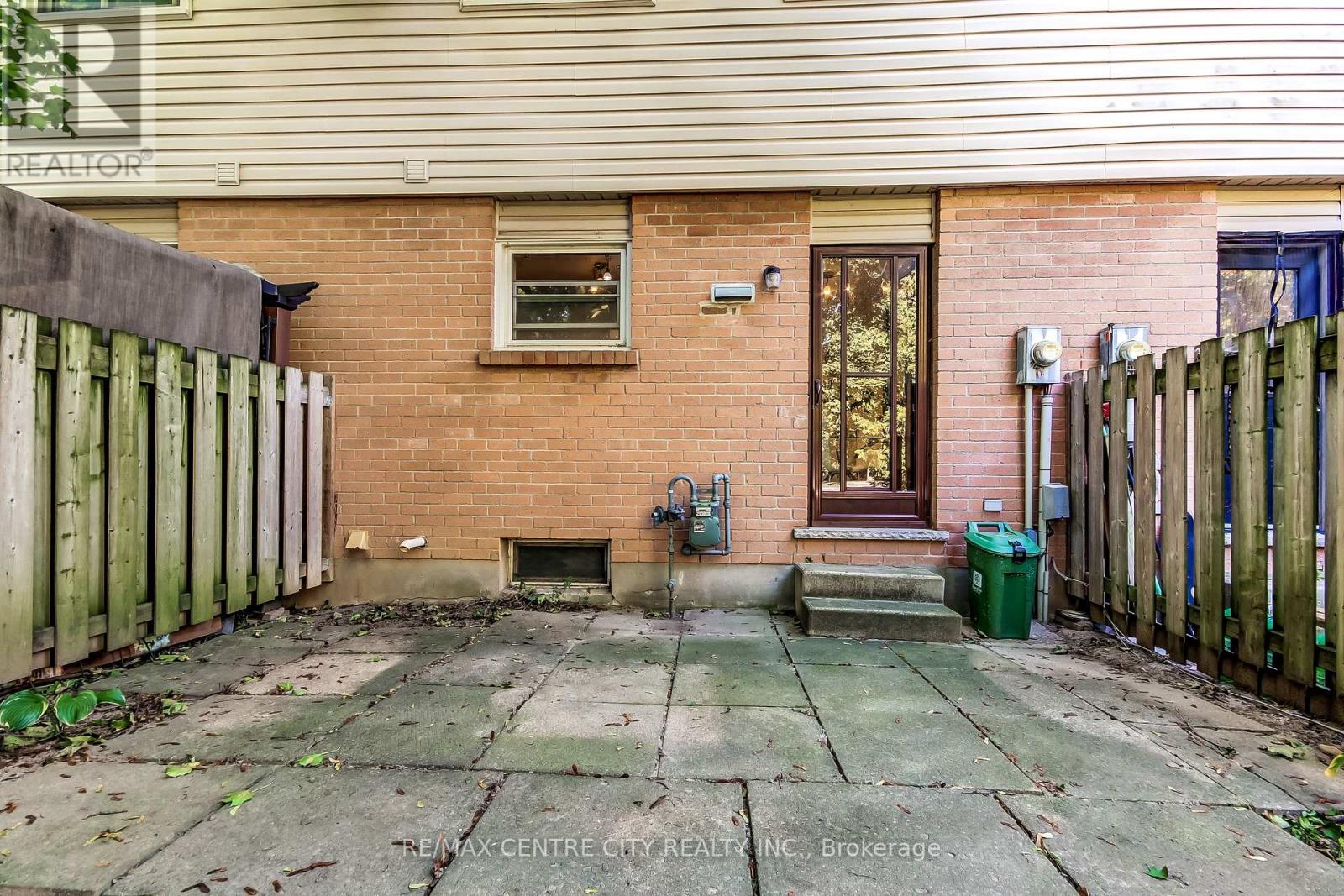 #30 101 HIGHVIEW AVENUE E - 18