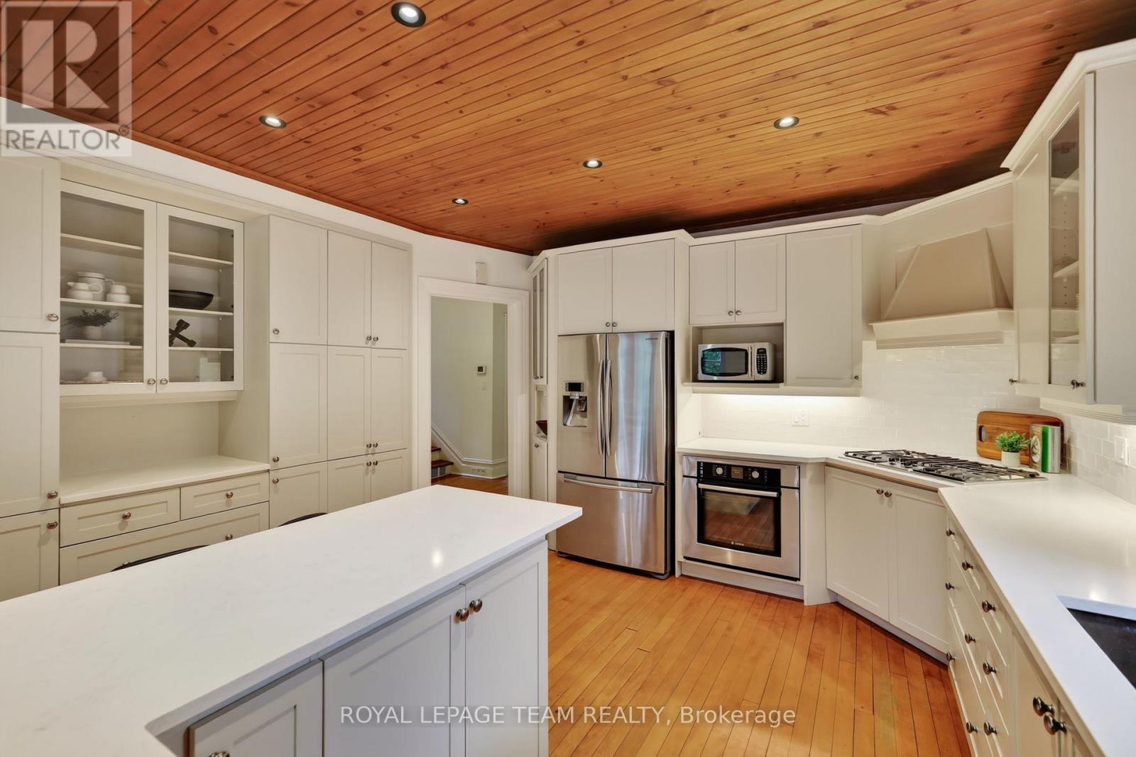 515 BROADVIEW AVENUE - 12