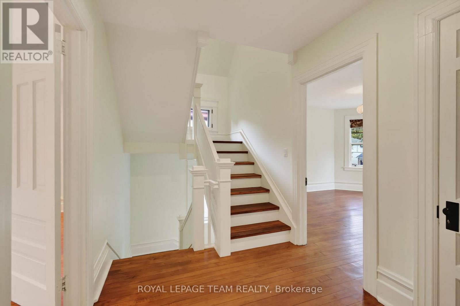515 BROADVIEW AVENUE - 28