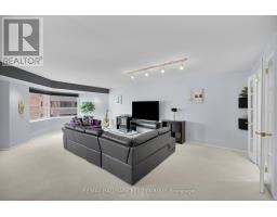 810 - 151 Bay Street, Ottawa, ON K1R7T2 Photo 9