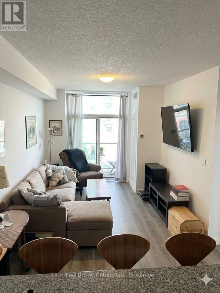 Photo of 450 Dundas Street