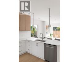 Kitchen - 4 2118 Pentland Rd, Oak Bay, BC V8S2W4 Photo 9