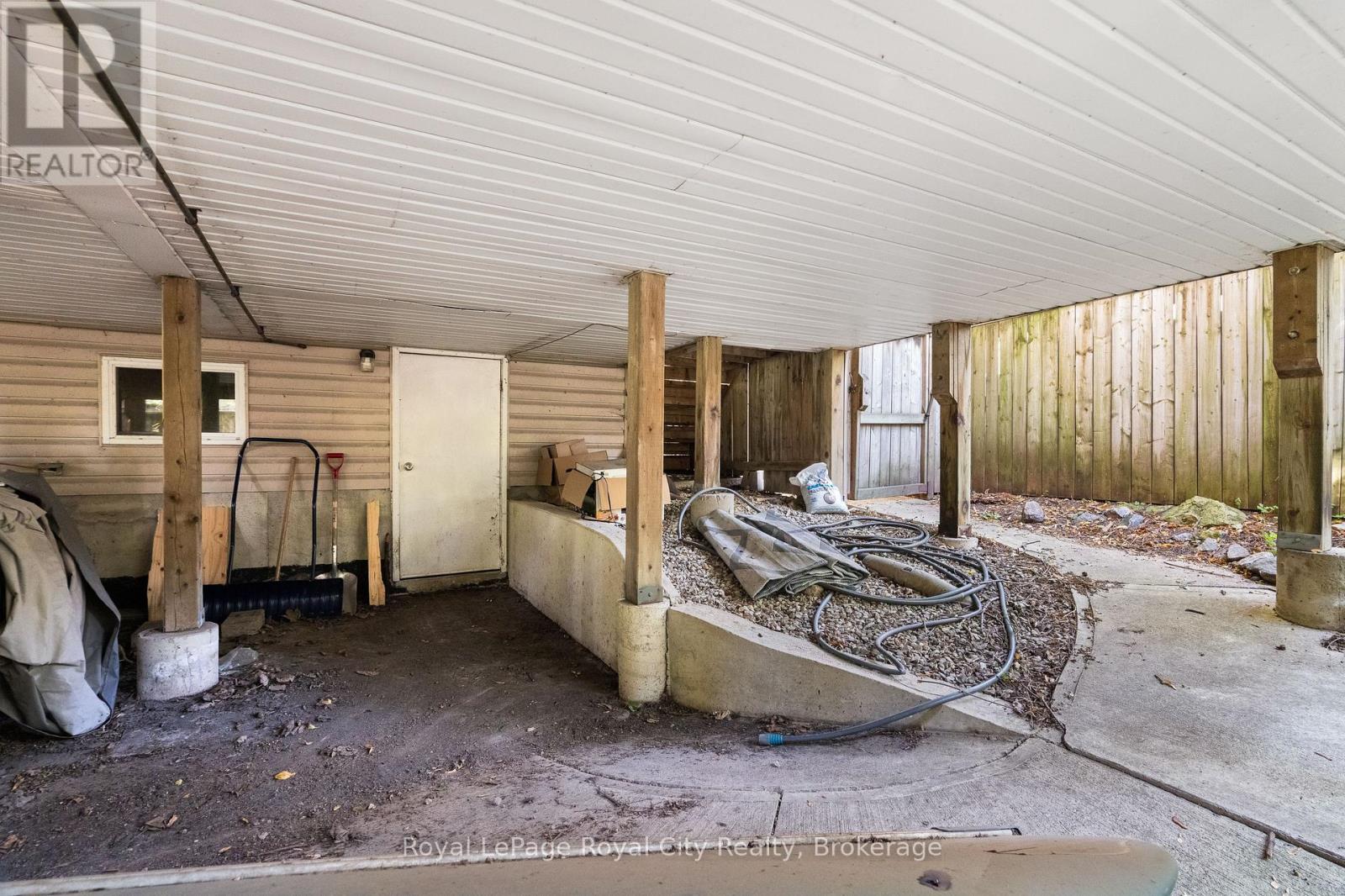 98 WATERLOO AVENUE - 32