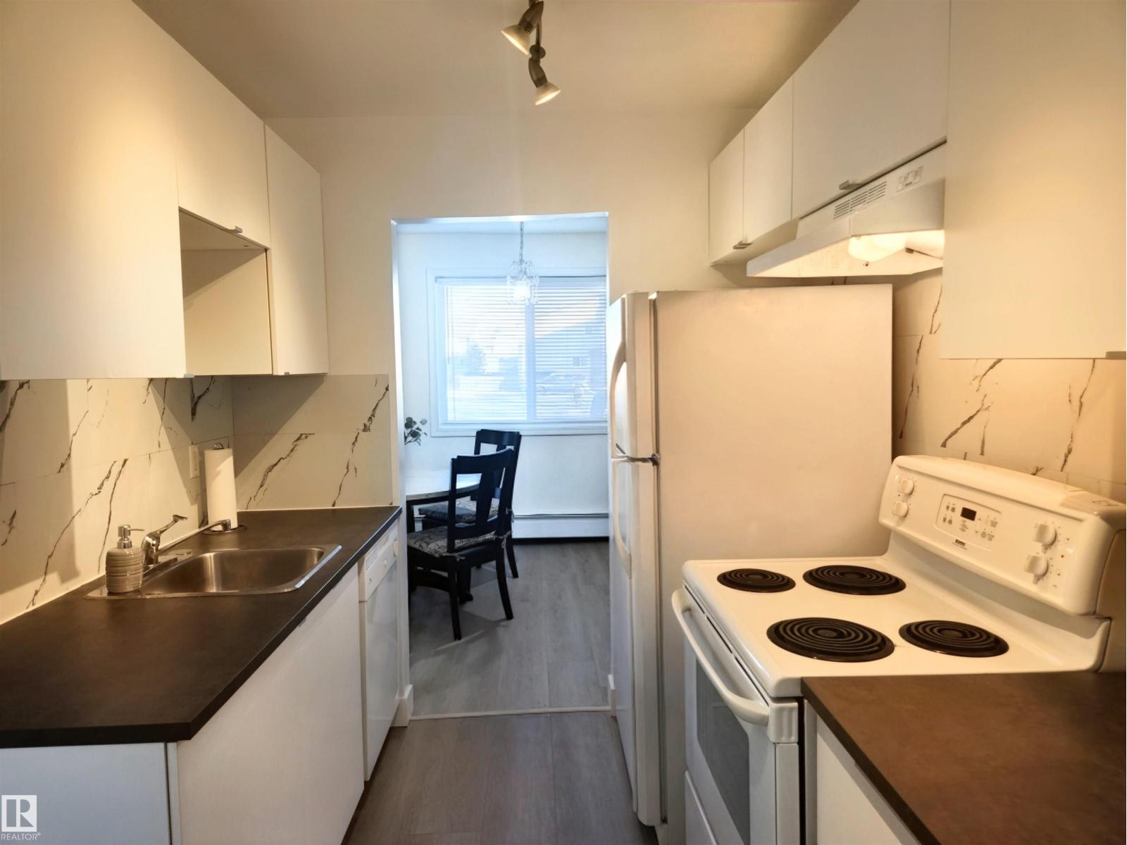 #109 18204 93 AV NW - 15