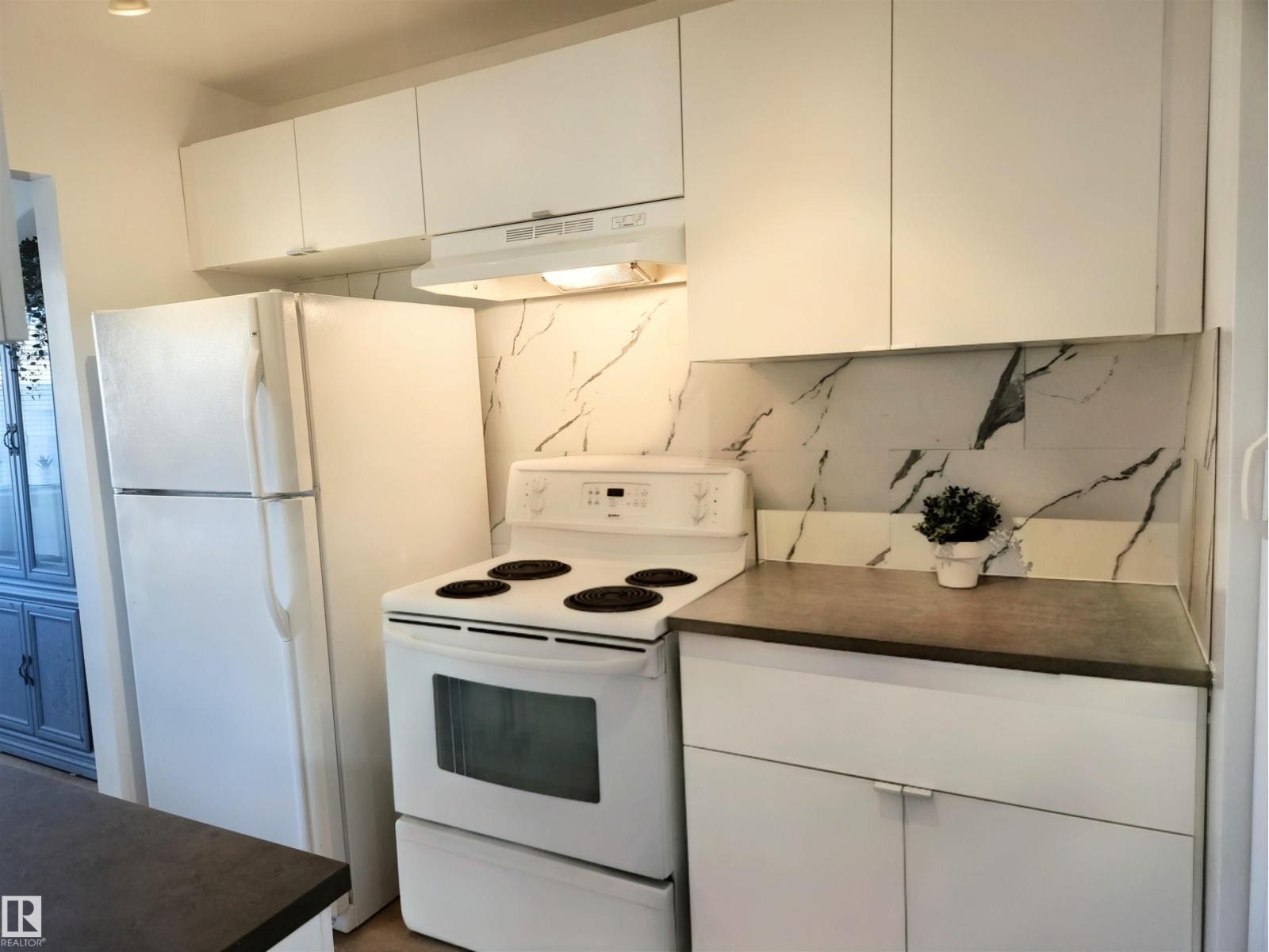 #109 18204 93 AV NW - 16