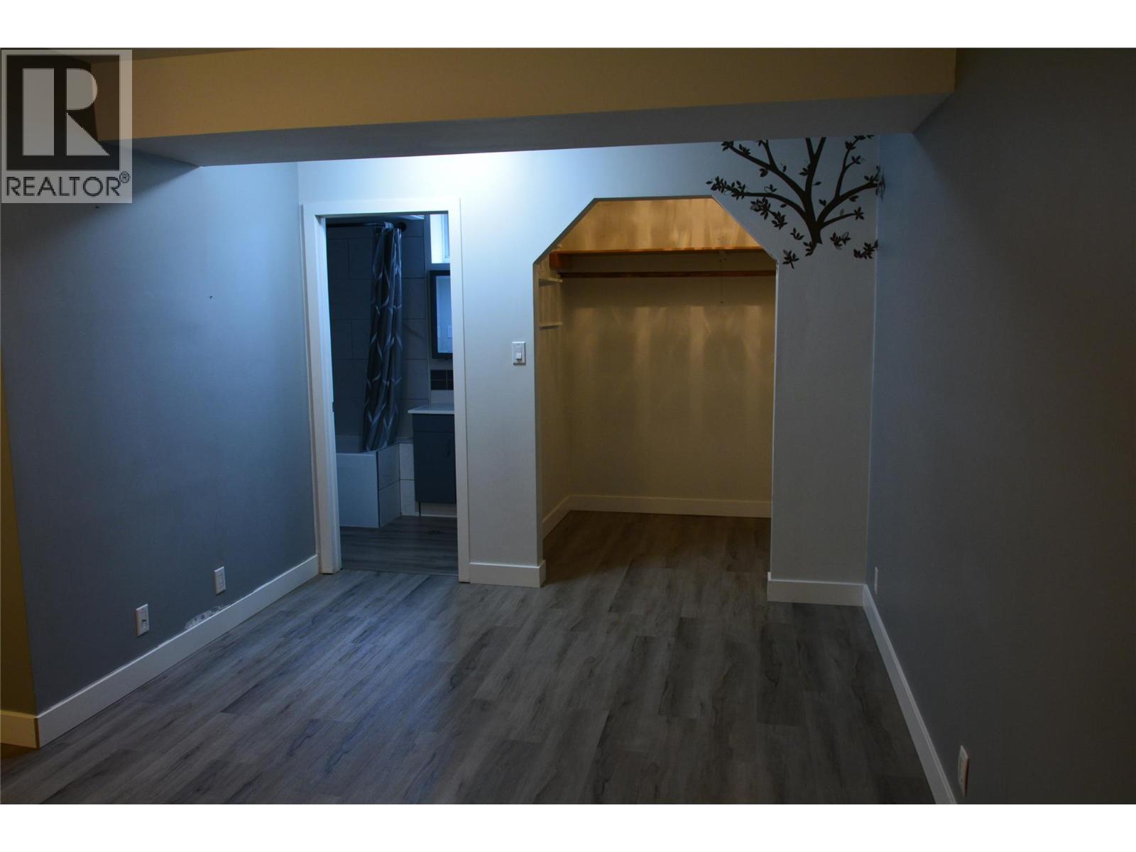 2236 GREENFIELD Avenue - Image 23