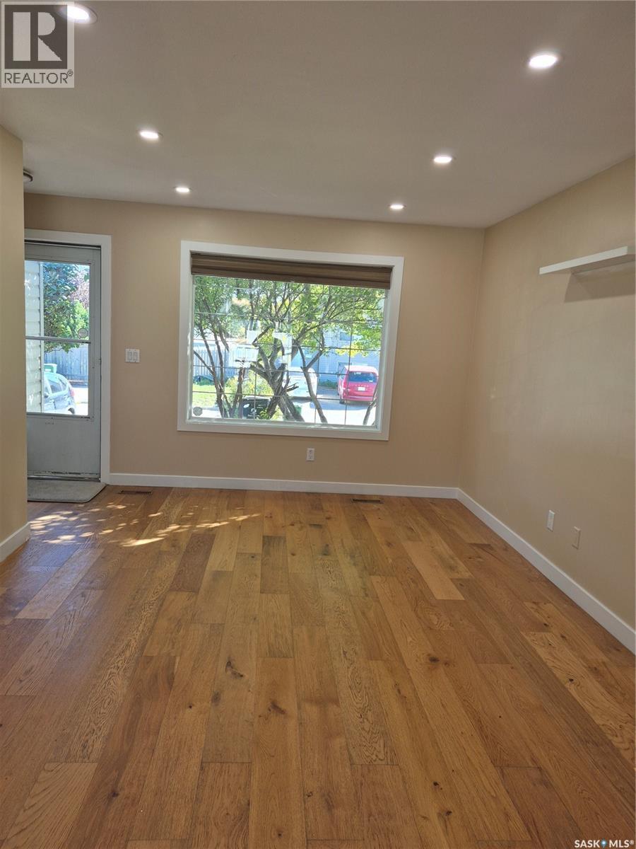 #21 143 Gropper CRESCENT - 2