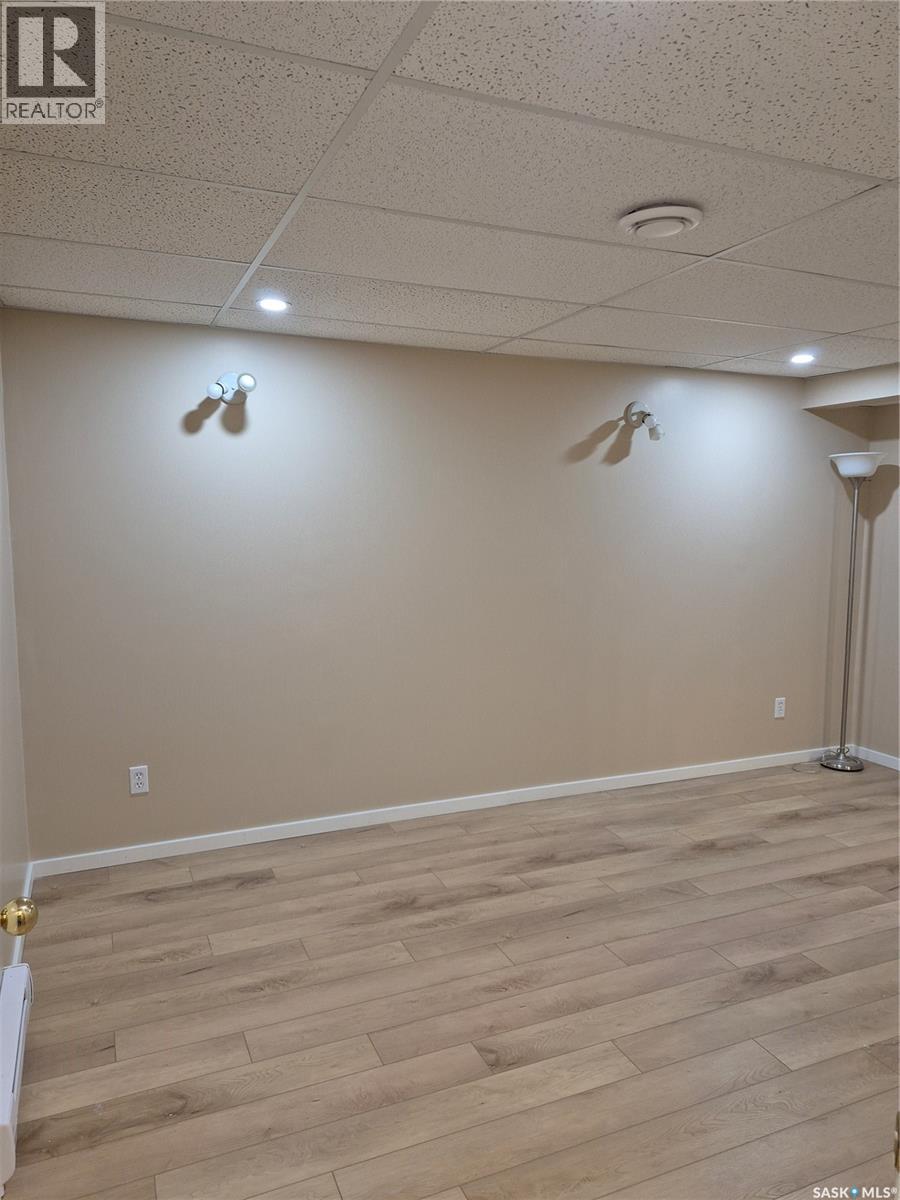 #21 143 Gropper CRESCENT - 22
