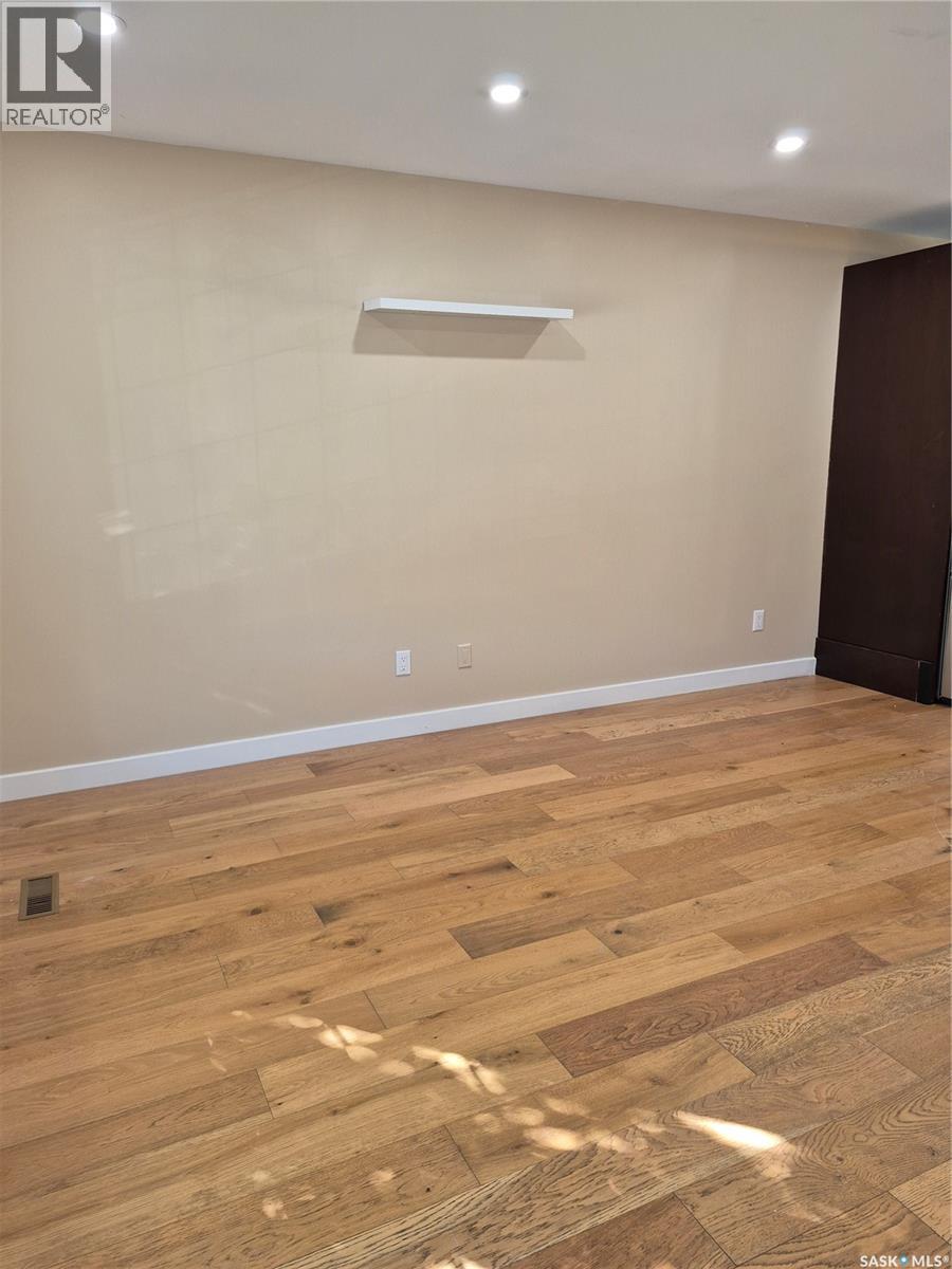 #21 143 Gropper CRESCENT - 3