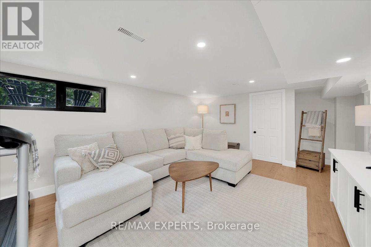 525 KING STREET E - Image 32
