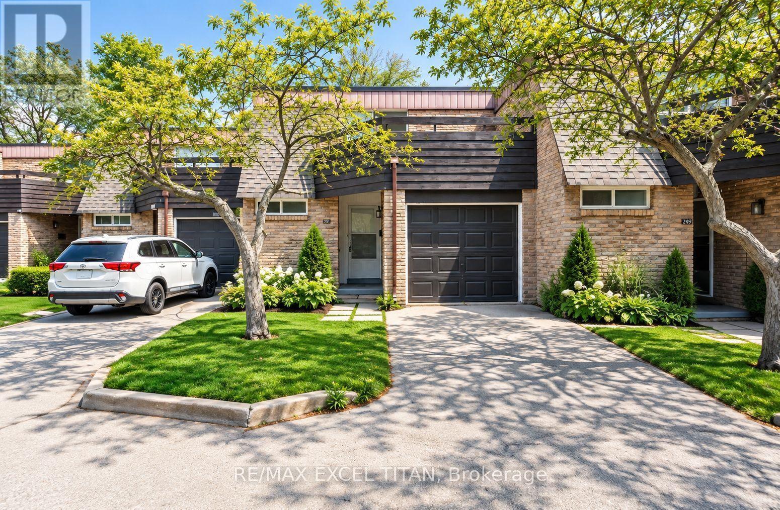 Photo of 1251 White Oaks