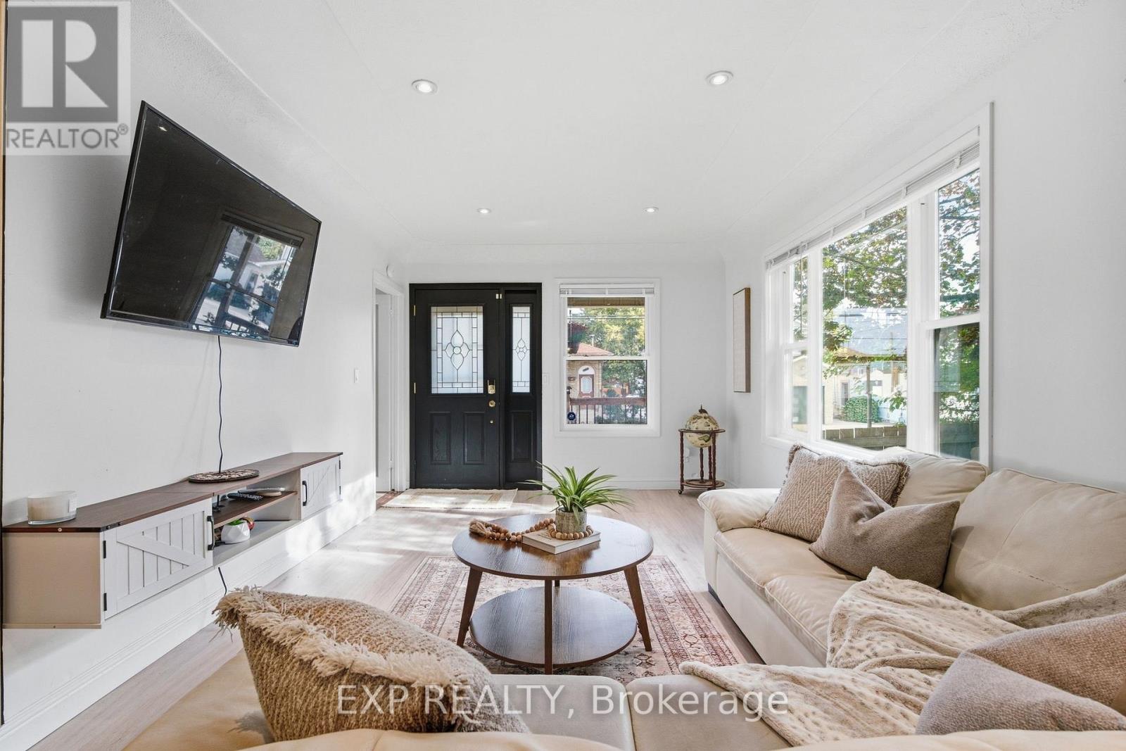 264 BRITANNIA AVENUE - 7