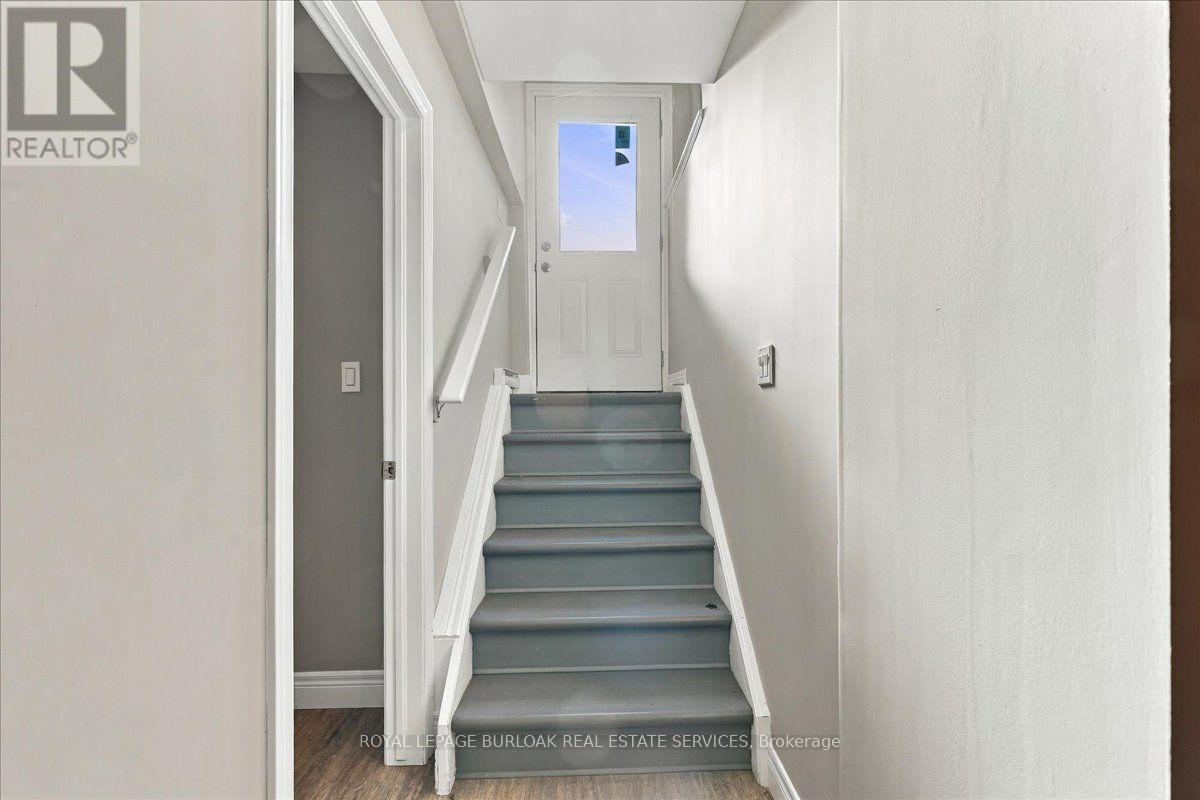 LOWER - 17 EBY STREET S — photo 3