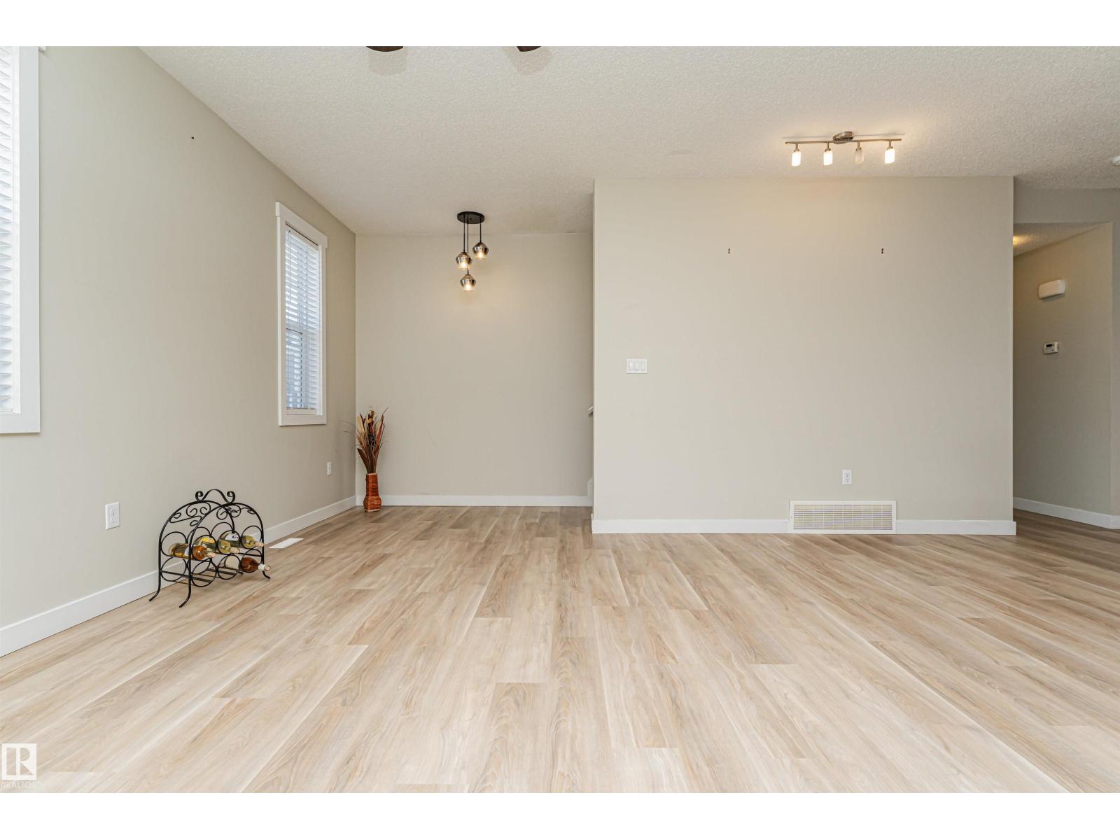 #76 8315 180 AV NW - 29