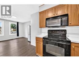 Living room - 7964 Huntington Road Ne, Calgary, AB T2K5A3 Photo 6
