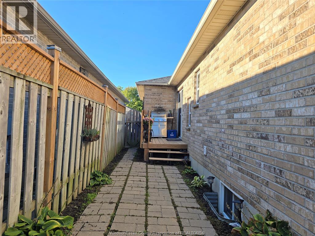 110 GREENFIELD LANE - 31