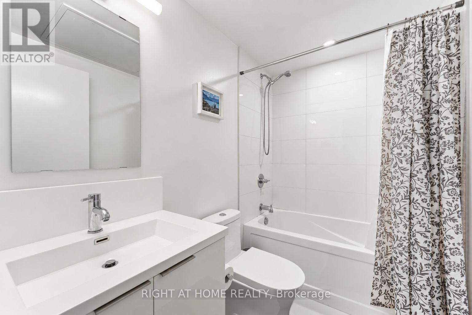 #803 238 SIMCOE STREET - Image 12