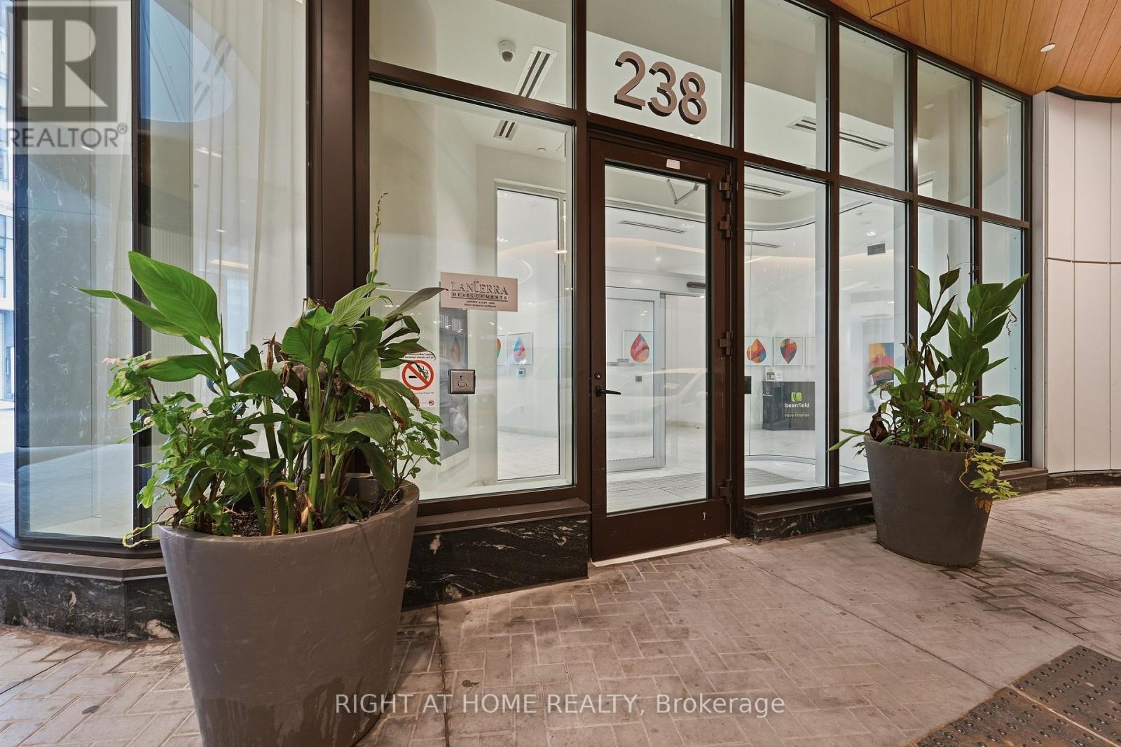 #803 238 SIMCOE STREET - Image 3