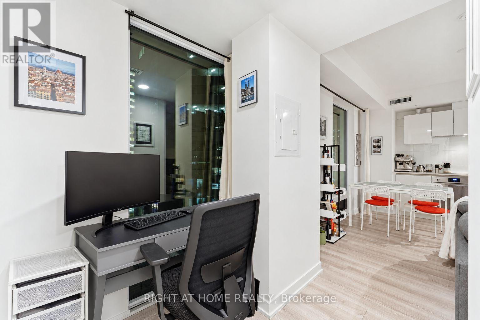 #803 238 SIMCOE STREET - Image 9