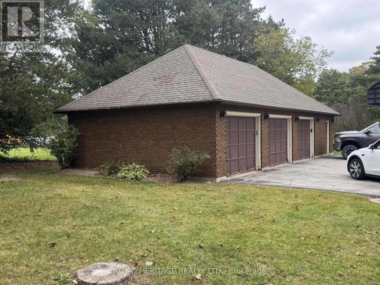 2385 Thornton Road North, Oshawa, ON photo 6