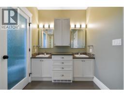 2517 Asquith St, Victoria, BC V8R3Y2 Photo 32