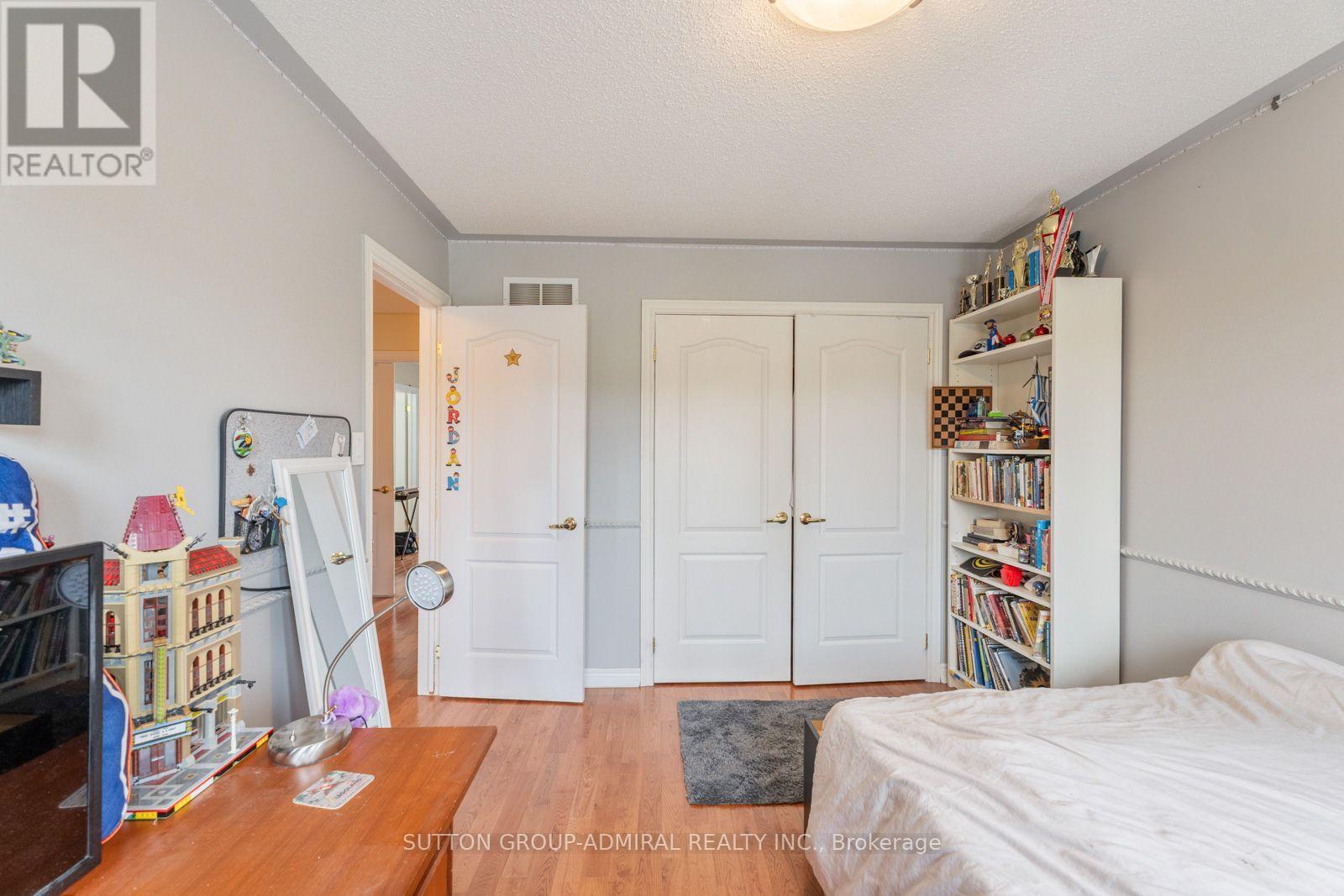 354 AUTUMN HILL BOULEVARD - Image 32