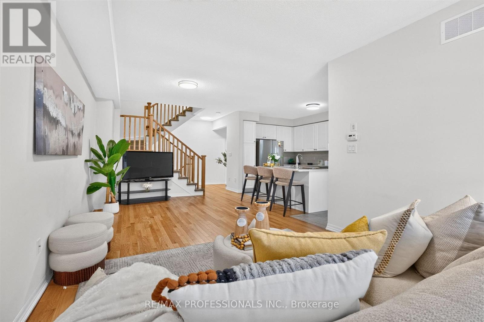 5 DELANO WAY - Image 17
