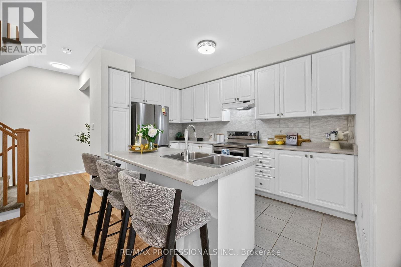 5 DELANO WAY - 19