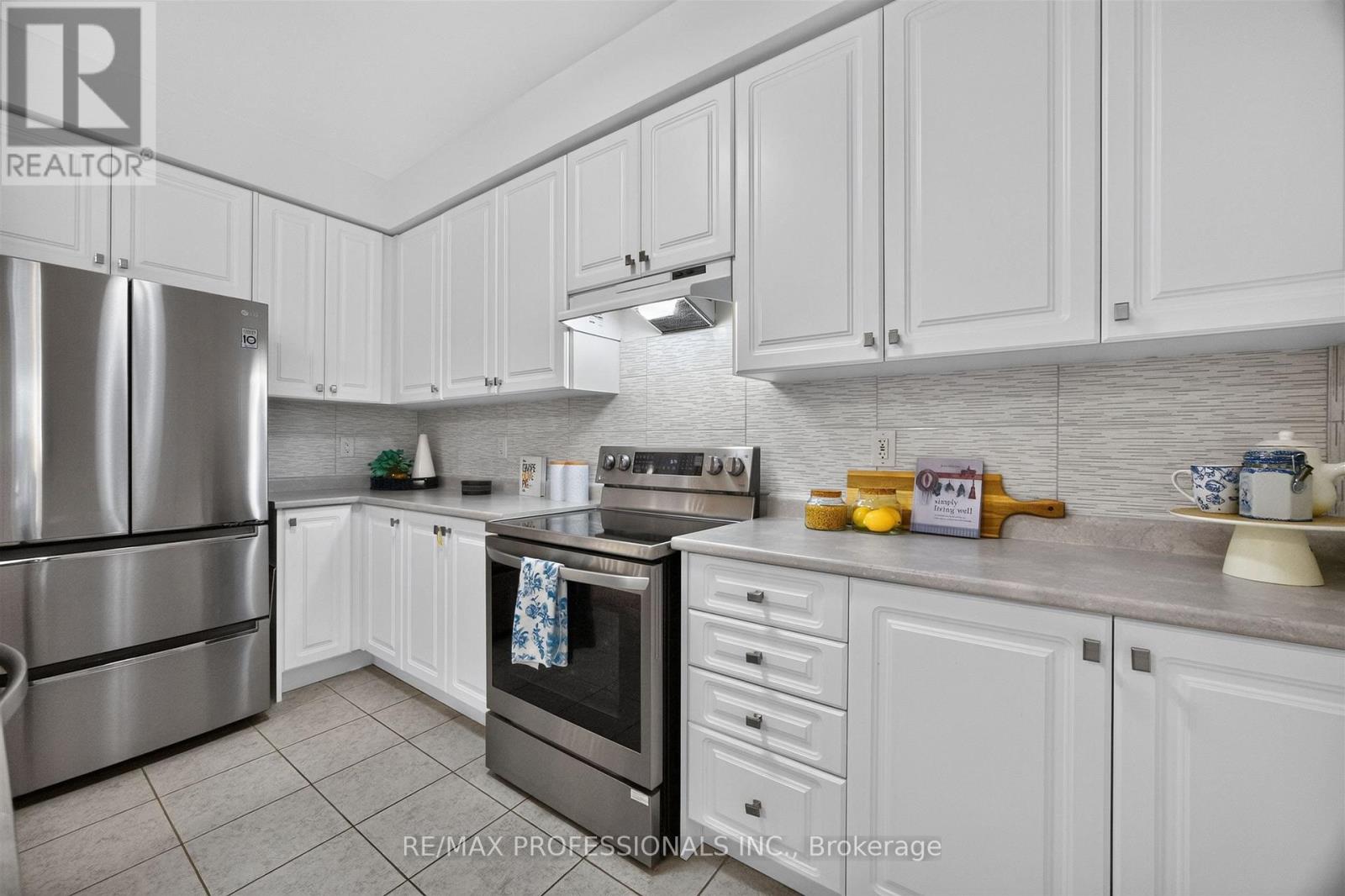 5 DELANO WAY - 21