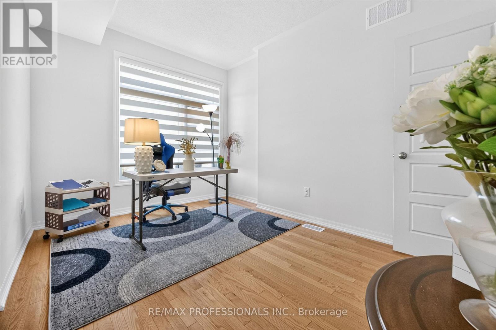 5 DELANO WAY - Image 25