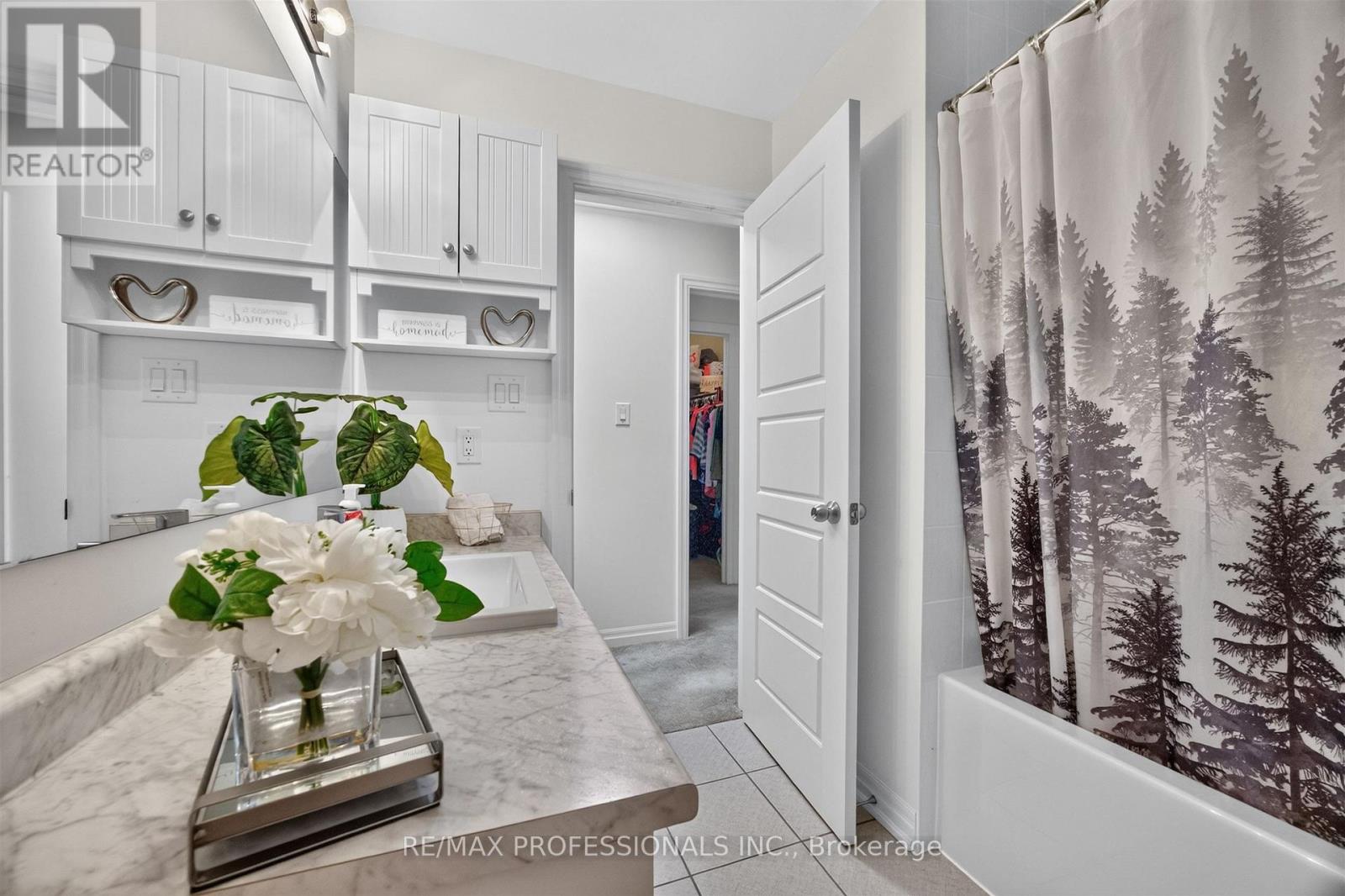 5 DELANO WAY - Image 30