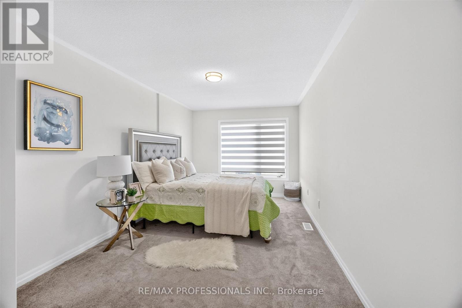 5 DELANO WAY - Image 32