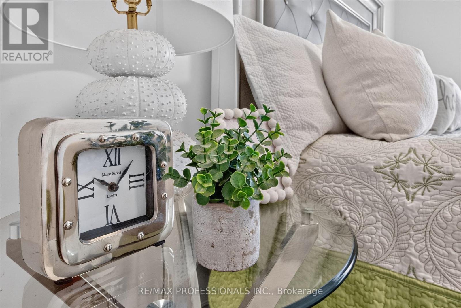 5 DELANO WAY - Image 33