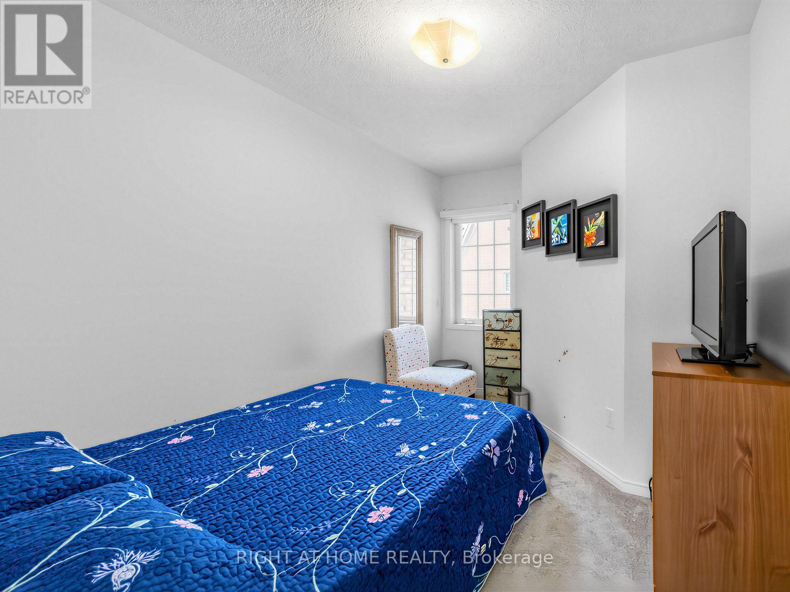 #46 50 STRATHAVEN DRIVE - 17