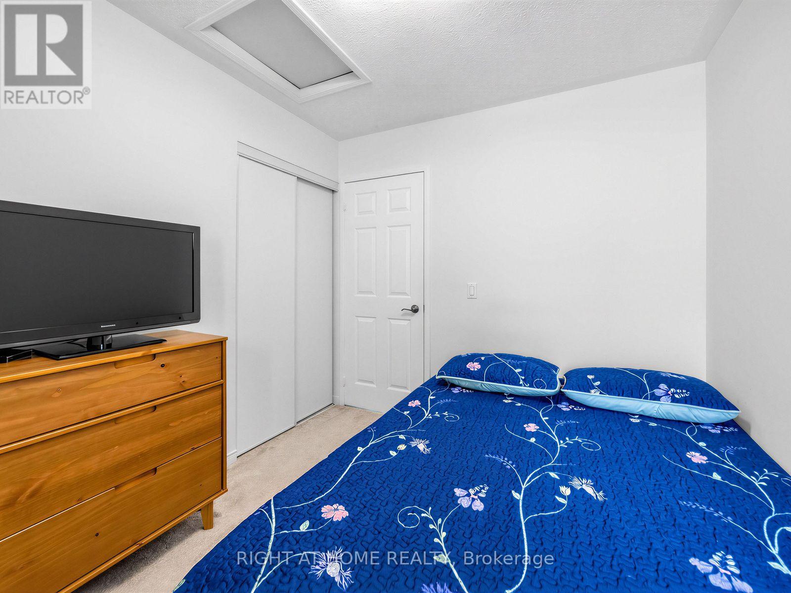 #46 50 STRATHAVEN DRIVE - 18