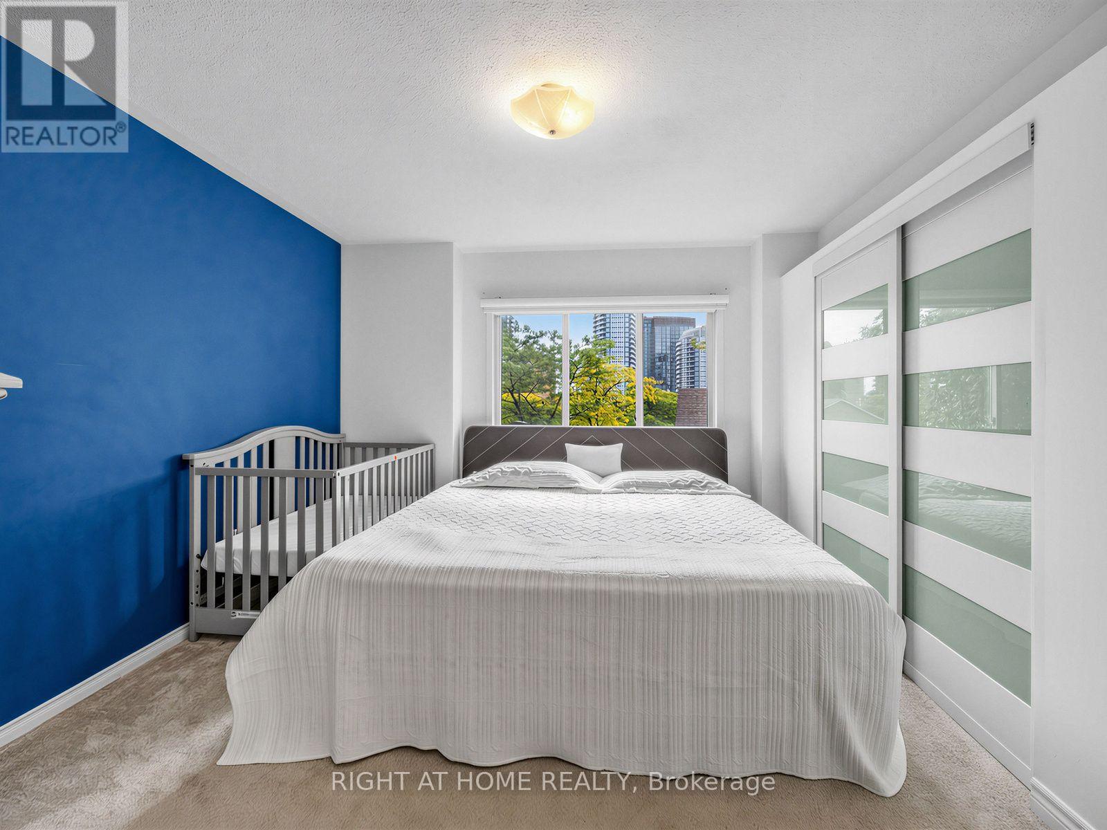 #46 50 STRATHAVEN DRIVE - 21