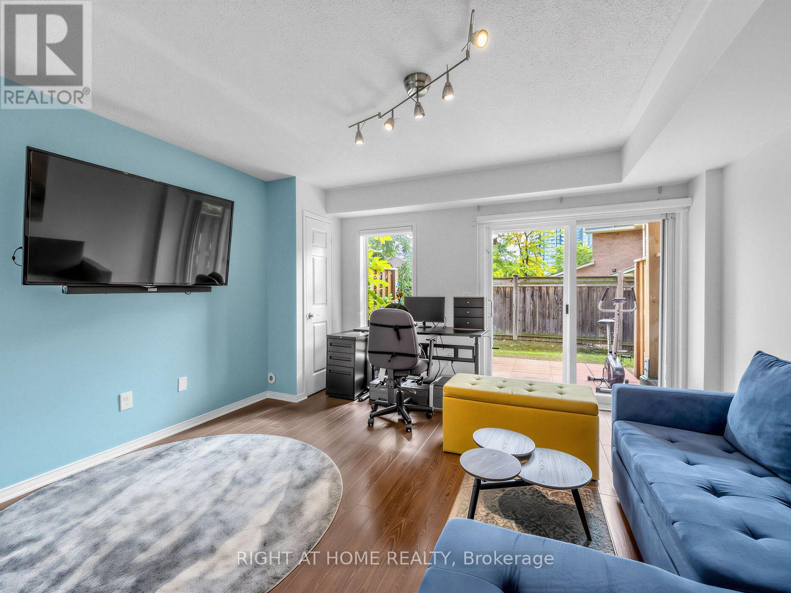 #46 50 STRATHAVEN DRIVE - 23