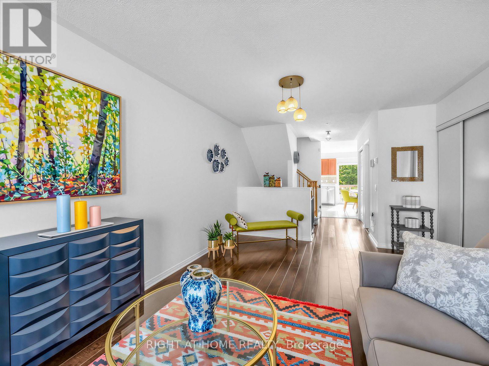 #46 50 STRATHAVEN DRIVE - 6