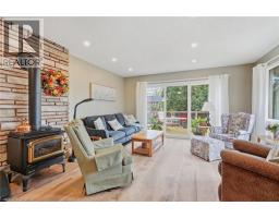 Living room - 137 Terrace Drive, Hamilton, ON L9A2Y8 Photo 12