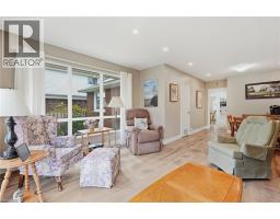 Eat in kitchen - 137 Terrace Drive, Hamilton, ON L9A2Y8 Photo 13