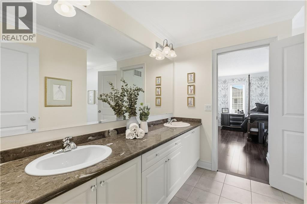 136 SUTHERLAND Crescent - 37