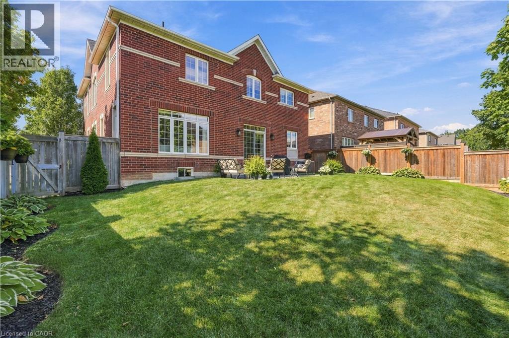 136 SUTHERLAND Crescent - 46