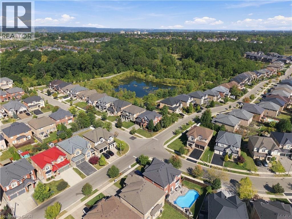136 SUTHERLAND Crescent - 49